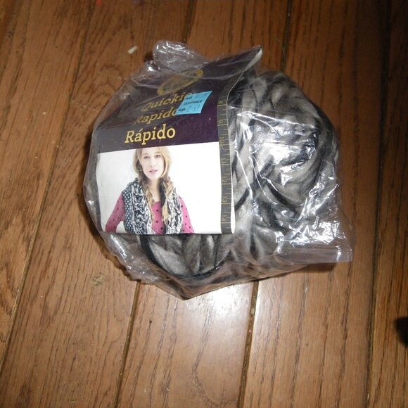 1 Skein Lion Brand Yarn Quickie Wool Blend Yarn - Color Peppery - 22 yds. - Picture 1 of 1